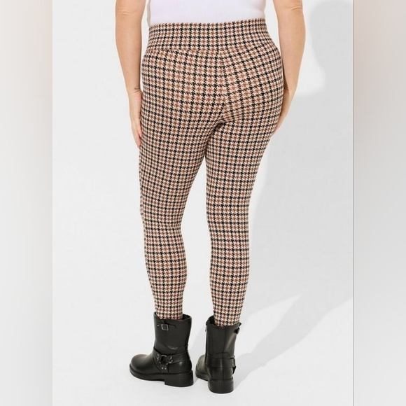 2X • Torrid • Pocket Pixie Skinny Studio Luxe Ponte High Rise Pant - Picture 2 of 4